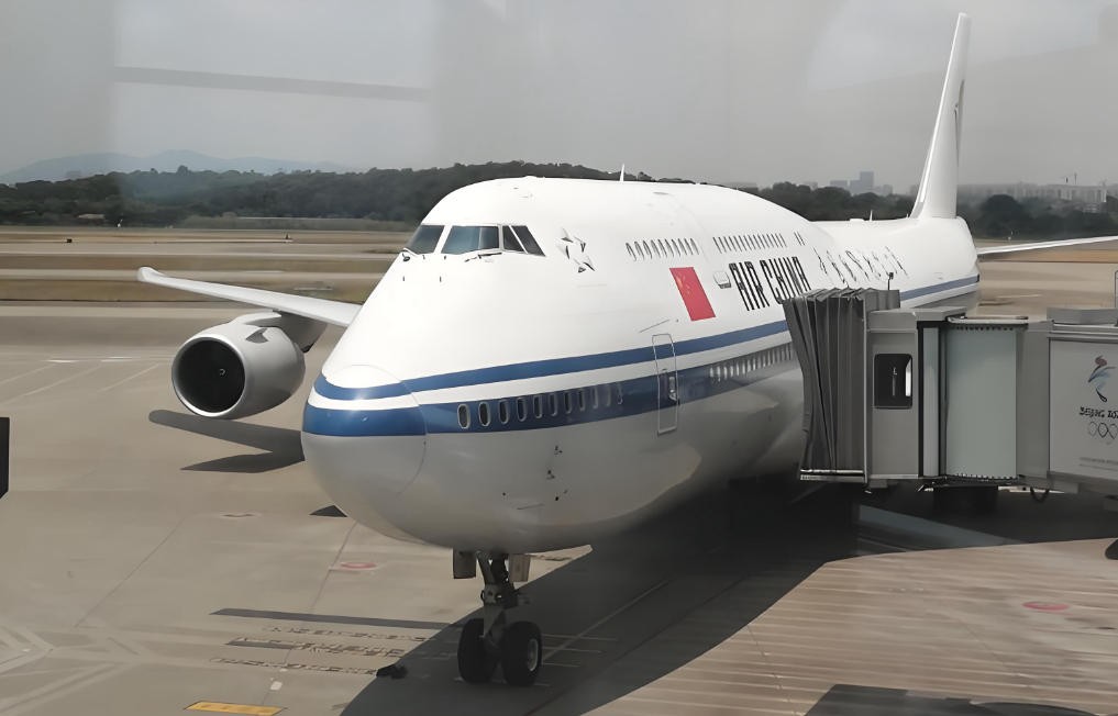 民航飛機機頭攝像頭光學(xué)鏡片應(yīng)用簡析